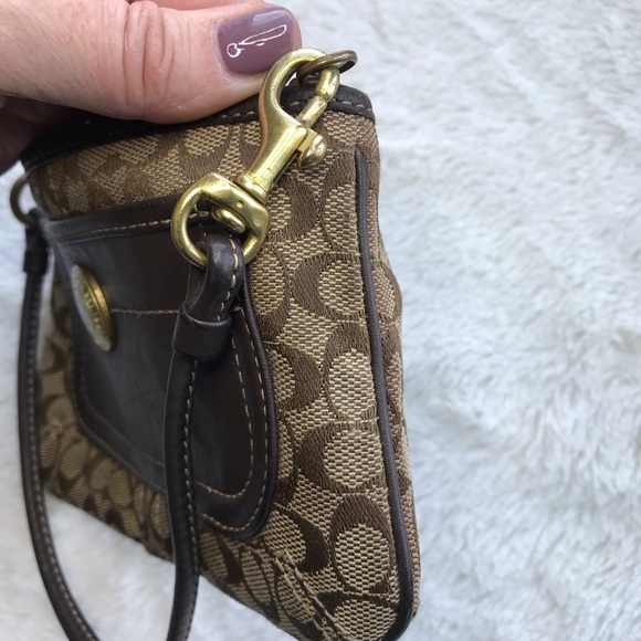 Coach Signature Canvas wristlet - Picture 5 of 8